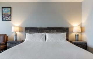 Lakeside_Lodge_King_126_QuarterdeckResort_GullLake_MN (11)