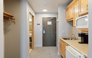 Lakeside_Lodge_King_126_QuarterdeckResort_GullLake_MN (13)