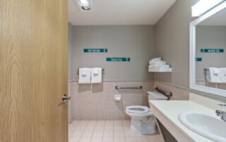 Lakeside_Lodge_King_126_QuarterdeckResort_GullLake_MN (14)