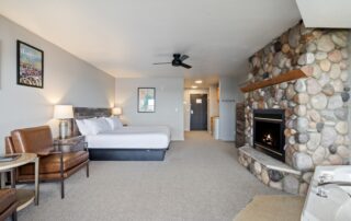 Lakeside_Lodge_King_126_QuarterdeckResort_GullLake_MN (8)