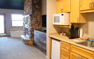 QuarterdeckResort_GullLake_LakesideLodge_KingJacuzzi (13)