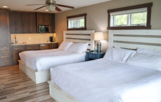 QuarterdeckResort_LakesideLodge_Premium2King (11)