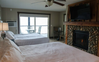 QuarterdeckResort_LakesideLodge_Premium2King (14)