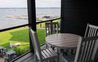 QuarterdeckResort_LakesideLodge_Premium2King (17)