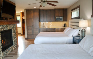 QuarterdeckResort_LakesideLodge_Premium2King (20)