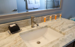 QuarterdeckResort_LakesideLodge_Premium2King (5)