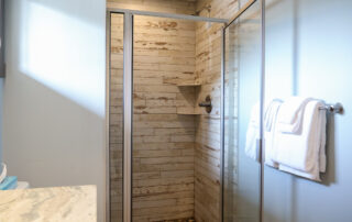 QuarterdeckResort_LakesideLodge_Premium2King (7)