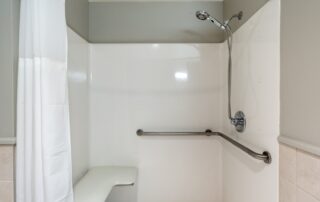 Lakeside_Lodge_2King_Jacuzzi_127_Quarterdeck_Resort_Gull_Lake_MN (13)