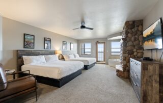 Lakeside_Lodge_2King_Jacuzzi_127_Quarterdeck_Resort_Gull_Lake_MN (2)