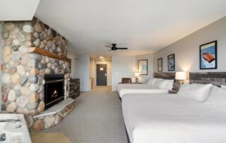 Lakeside_Lodge_2King_Jacuzzi_127_Quarterdeck_Resort_Gull_Lake_MN (5)