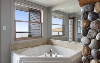 Lakeside_Lodge_2King_Jacuzzi_127_Quarterdeck_Resort_Gull_Lake_MN (6)