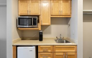 Lakeside_Lodge_2King_Jacuzzi_127_Quarterdeck_Resort_Gull_Lake_MN (9)